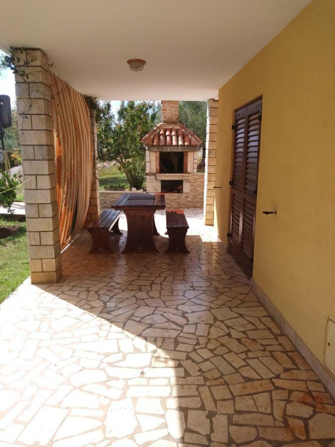 Guest House Ravnic โปเรช ภายนอก รูปภาพ